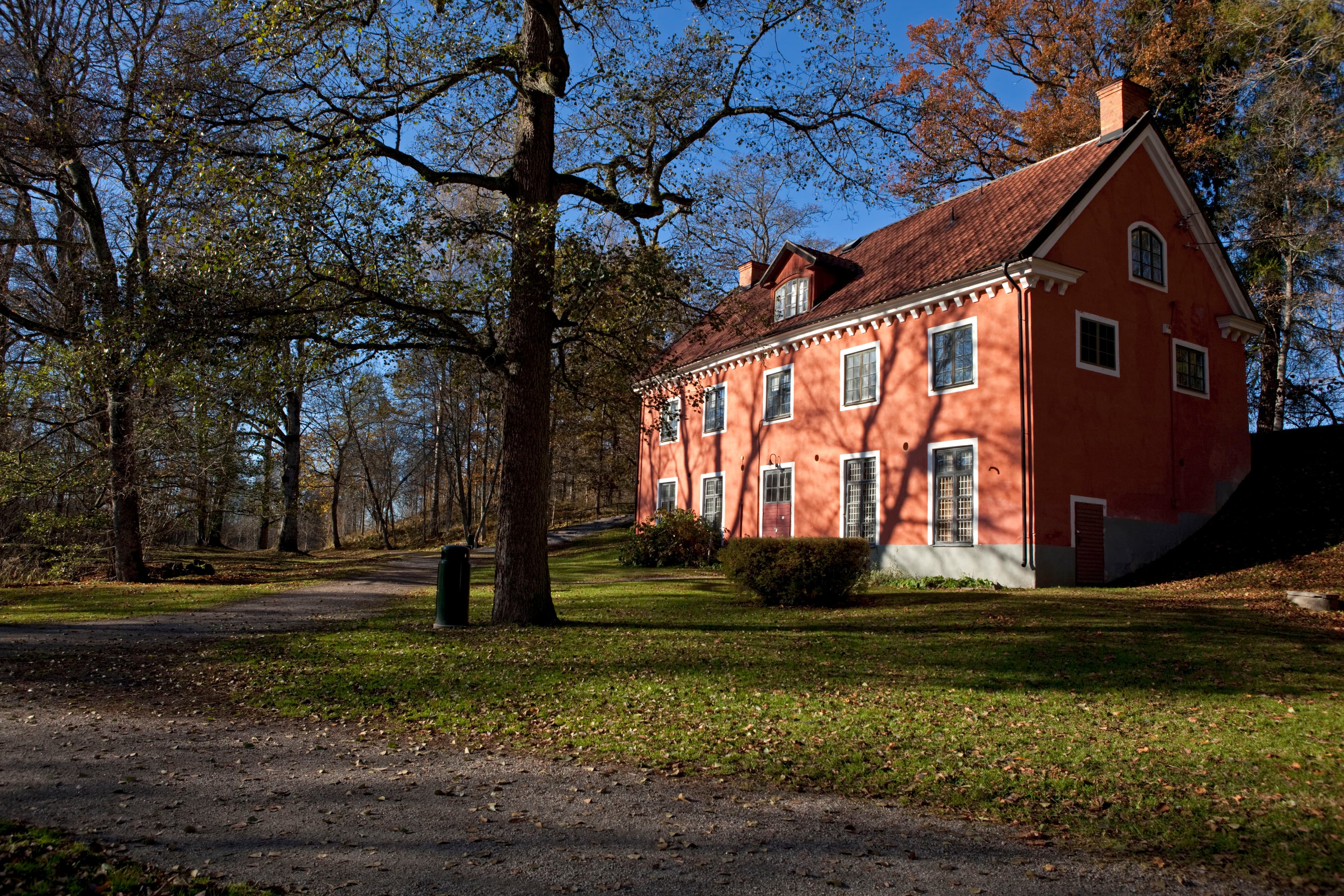 Barnvagnsguidning i Karlslund
